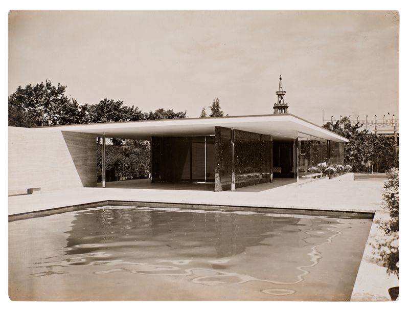 Le pavillon original depuis le grand bassin